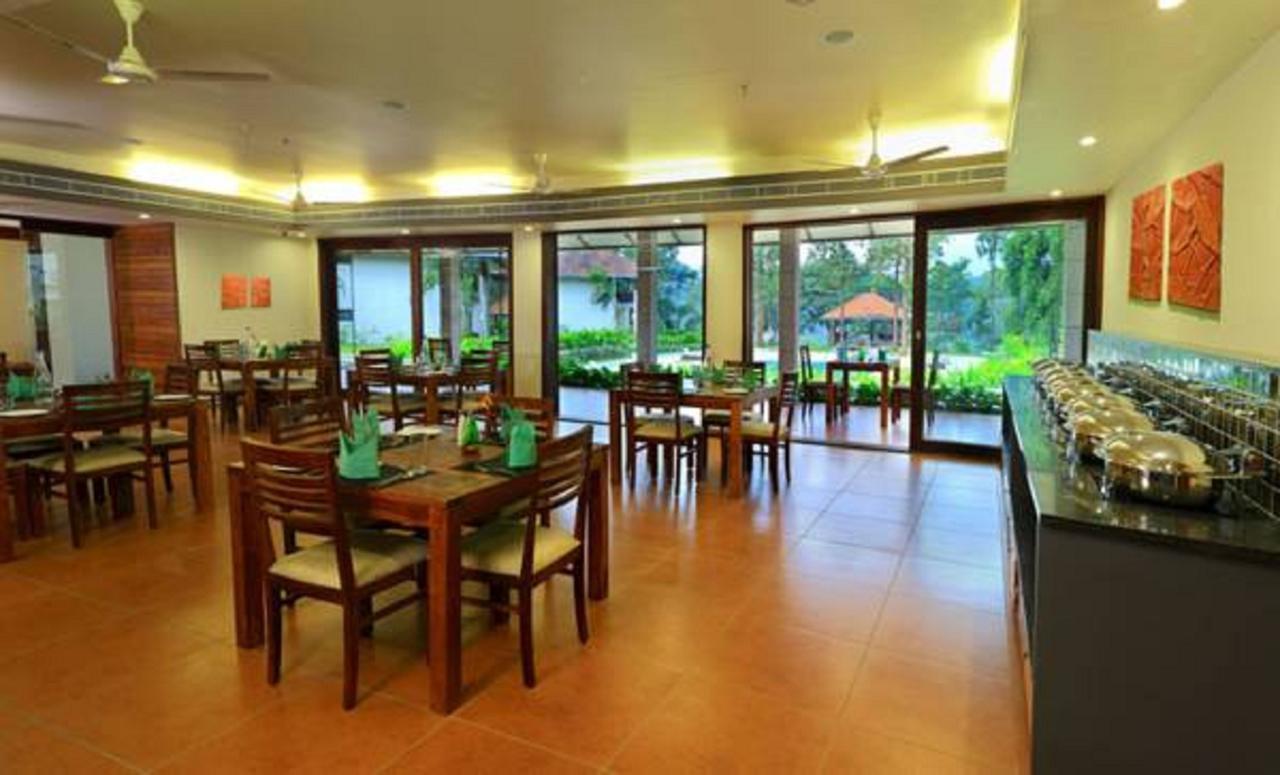 Whispering Waters Cochin Hotel Kochi Exterior photo