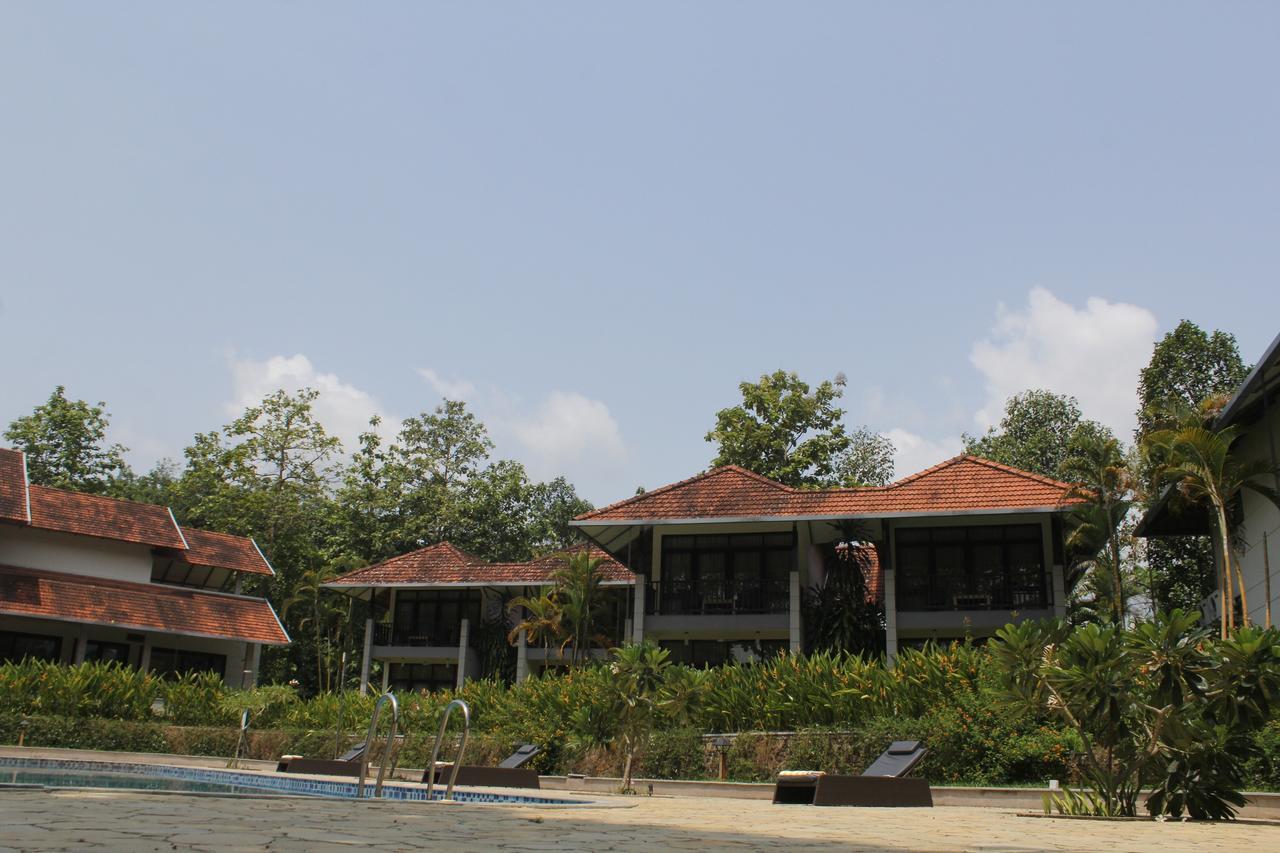 Whispering Waters Cochin Hotel Kochi Exterior photo