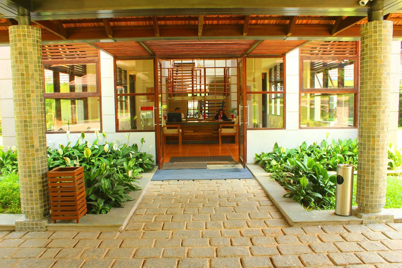 Whispering Waters Cochin Hotel Kochi Exterior photo